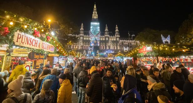 "Bussiplatz" beim Herzerlbaum: Weihnachtstraum hat neue Attraktion