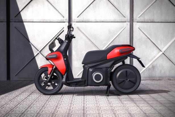 seat-creates-a-business-unit-to-promote-urban-mobility-and-presents-its-e-scooter-concept-_05_hq.jpg