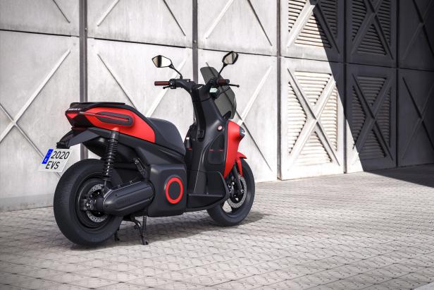 seat-creates-a-business-unit-to-promote-urban-mobility-and-presents-its-e-scooter-concept-_04_hq.jpg