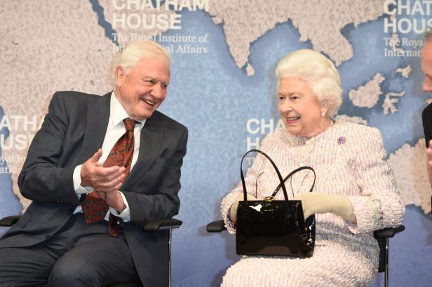 Queen zeichnete Naturfilmer Attenborough aus und vergaß Hochzeitstag