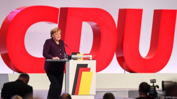 Viel Applaus und Standing Ovations für Angela Merkel