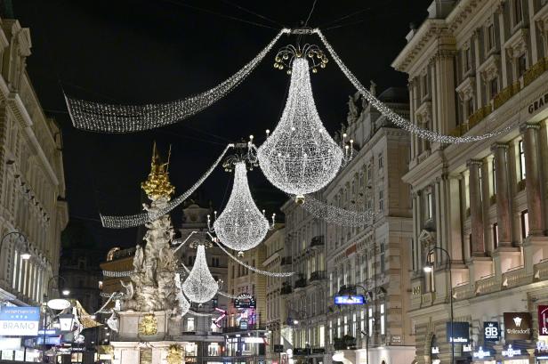 Sterne, Kugeln, Luster: So sind die Wiener Einkaufsstraßen beleuchtet