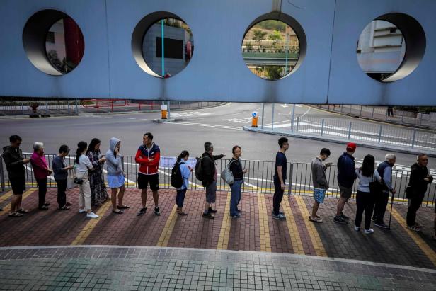 Jubel in Hongkong: Mehrheit für demokratisches Lager bei Kommunalwahl