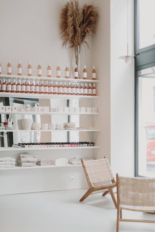 Wiens schönster Nagelsalon hat eröffnet - inklusive Café