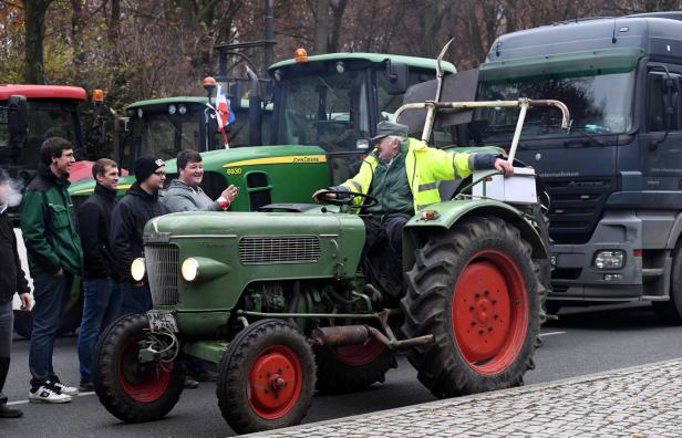 Traktoren vorm Brandenburger Tor: Bauernaufstand in Berlin
