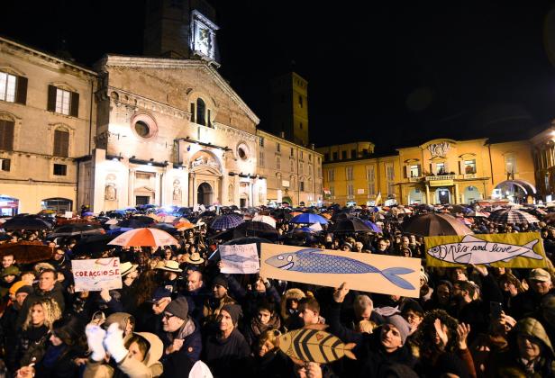 Italien: Großer Zulauf für "Sardinen"-Bewegung gegen Salvini