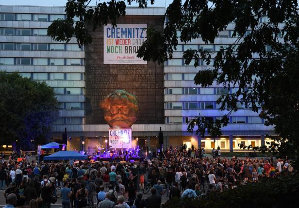 Besuch beim Kraftklubsänger: Kummer über Chemnitz