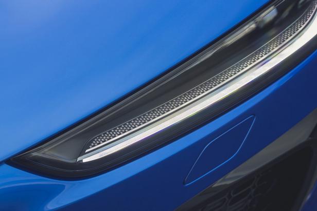 jag_f-type_21my_reveal_image_detail_headlamp_02.12.19_02.jpg
