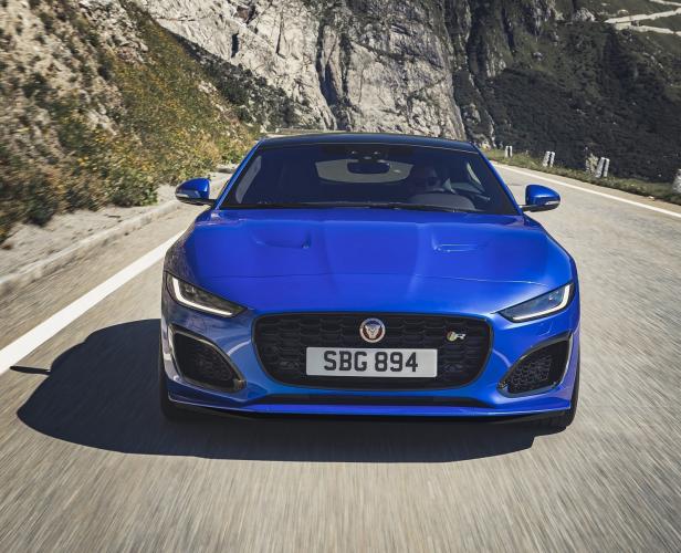 jag_f-type_r_21my_velocity_blue_reveal_switzerland_02.12.19_07.jpg