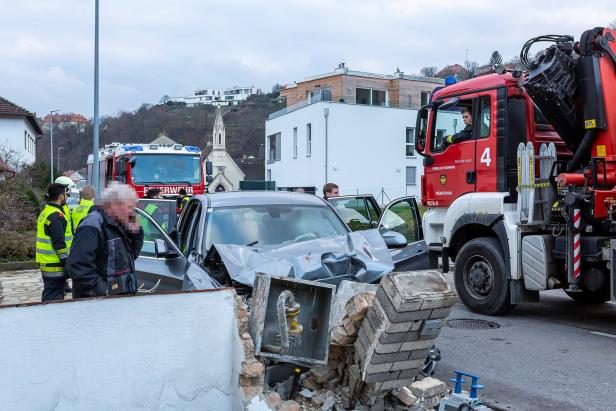 Gas-Austritt nach Autounfall in Krems