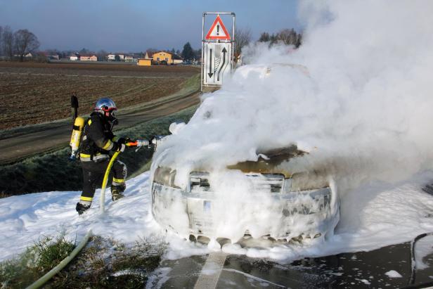 Südburgenland: Polizei hielt brennendes Auto an