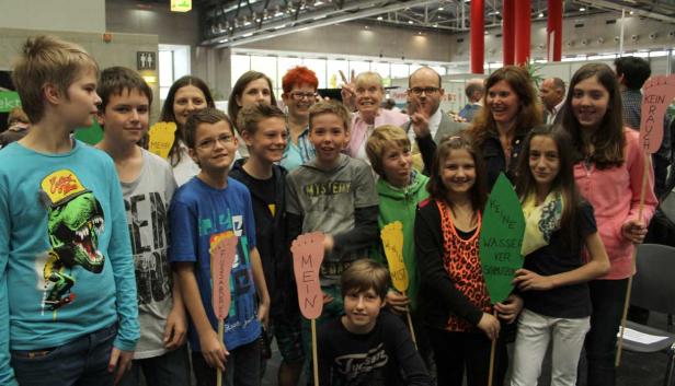 Rad-Ringelspiel und Baumpflanzkids