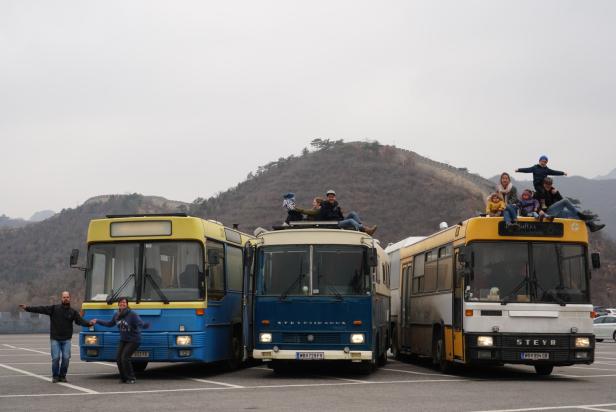Weltenbummler aus Niederösterreich fahren mit Bus bis nach China