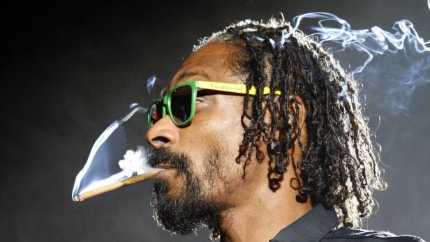 Snoop Dogg bringt Sohn das Kiffen bei