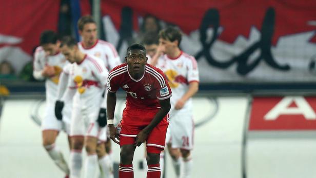 David Alaba während eines Fußballspiels im roten Bayern München Trikot.