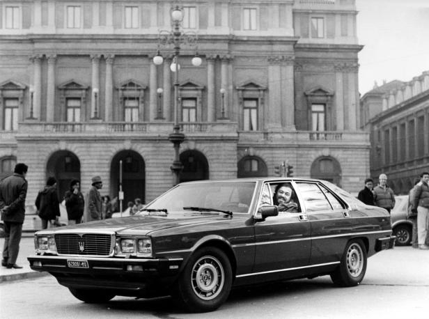 small-16357-maseratiquattroporte3rdgeneration-lucianopavarotti-1985.jpg