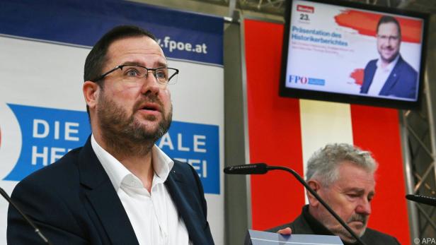 FPÖ-Generalsekretär Christian Hafenecker stellte den Bericht vor