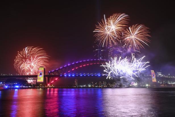 Trotz Buschbränden: Sydney feiert Jahreswechsel mit Feuerwerk