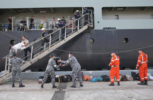 Australien: Evakuierung aus Küstenstädten mit Kriegsschiffen