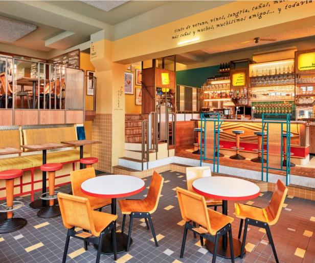 Eine Treppe verbindet die drei Hauptbereiche der Tapas-Bar, die so freundlich wirkt, dass man sich gleich wohl und heimisch fühlt. kl-g-1-la-cerveceria-1024x853