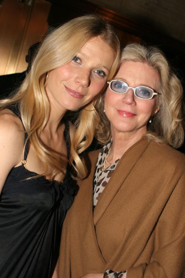 Gwyneth Paltrow posiert mit ihrer Mutter Blythe Danner.