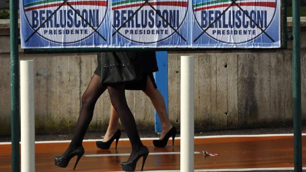 Barbusiger Protest gegen Berlusconi