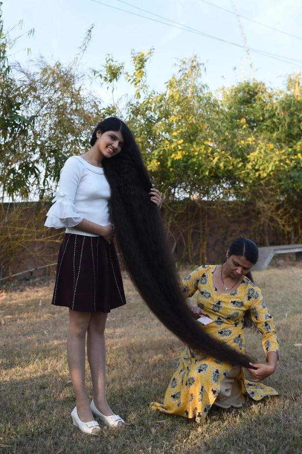 1,90 Meter: Inderin ist "Teenager mit längsten Haaren der Welt"