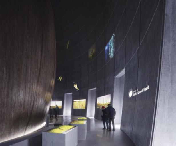 Projektionen an den Wänden sind mit Touchscreens, VR und anderen physischen und digitalen Erzähl-Formaten kombiniert – Kooperationspartner ist die Agentur Tellart. q-arc-3-1024x853