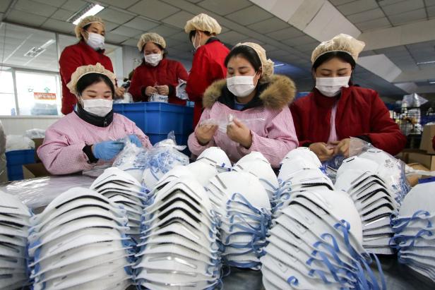 Schutzmasken: In China hochbegehrt, in Österreich in Kasernen verstaubt