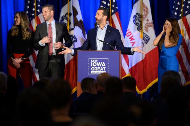 Vorwahlen in Iowa: Sanders und Buttigieg reklamieren Sieg für sich