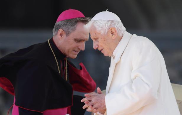 Streit um Zölibat: Papst Franziskus beurlaubt Georg Gänswein
