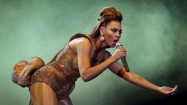 Britney & ein Tampon: Peinliche Bühnenpatzer von Stars