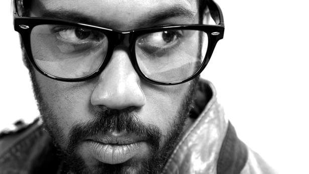 Samy Deluxe aus Hamburg ist auf seinem neuen Studioalbum wieder kritisch unterwegs. An die Qualität vergangener Alben reicht es aber nicht heran.