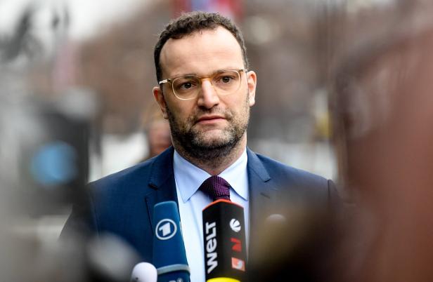 AKK wirft hin, will aber bis Dezember CDU-Vorsitzende bleiben