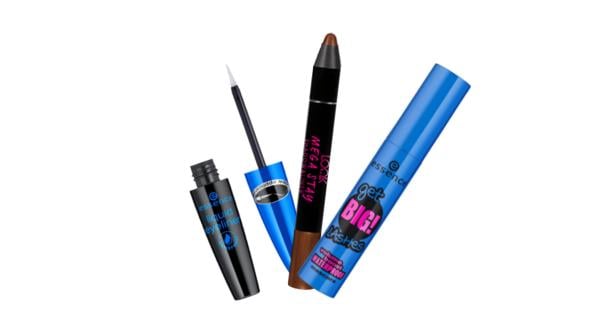 Verschiedene Make-up-Produkte von Essence, darunter Eyeliner, Lidschattenstift und Mascara.