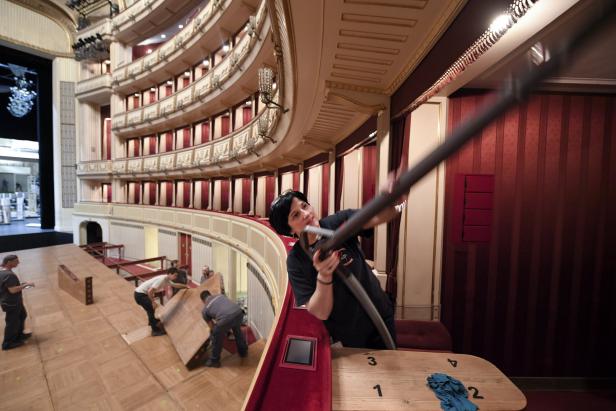 Opernball: Hunderte Arbeiter verwandeln im Akkord Baustelle in Ballsaal