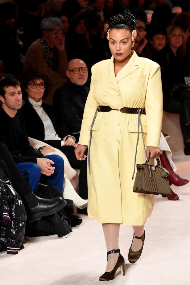 "Es war eine Befreiung": Fendi zeigt Mode erstmals an kurvigen Models