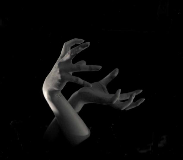 "Tanz der Hände" im Photoinstitut Bonartes