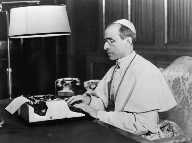 Pius XII.:Der Papst der finstersten Jahre