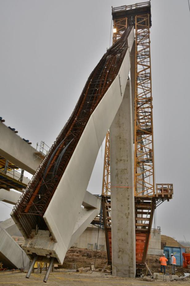 Weltneuheit: Bau von 100 Meter langer Brücke in nur 3 Tagen