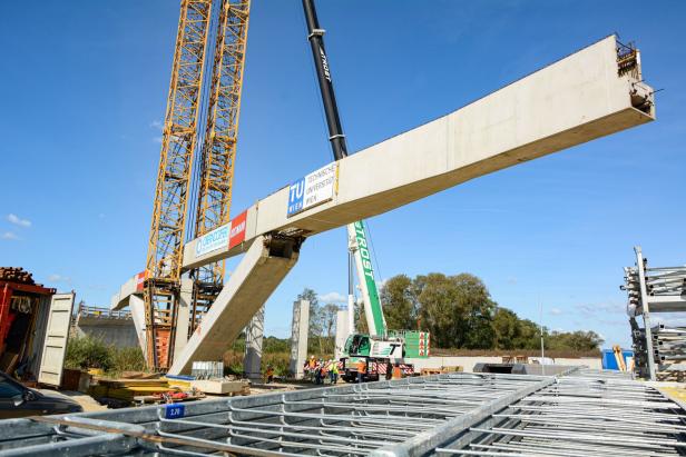 Weltneuheit: Bau von 100 Meter langer Brücke in nur 3 Tagen