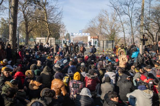 Tausende vor Europas geschlossenen Toren gestrandet