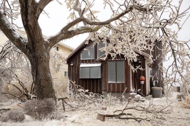 Märchenhaft: Dicke Eisschicht bedeckte Häuser in USA