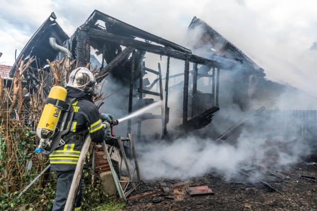 Großbrand bedrohte Ortskern: Gasflasche ging in die Luft