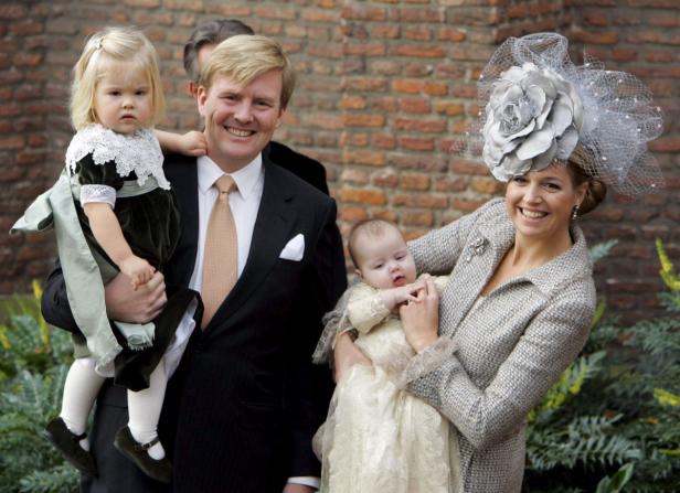 König Willem-Alexander und Königin Máxima der Niederlande mit ihren Kindern.