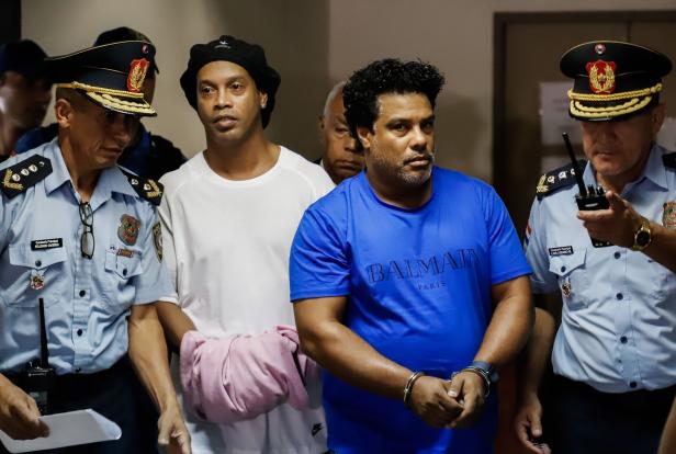 Ronaldinho appears again before the judge in case of false passports in Paraguay