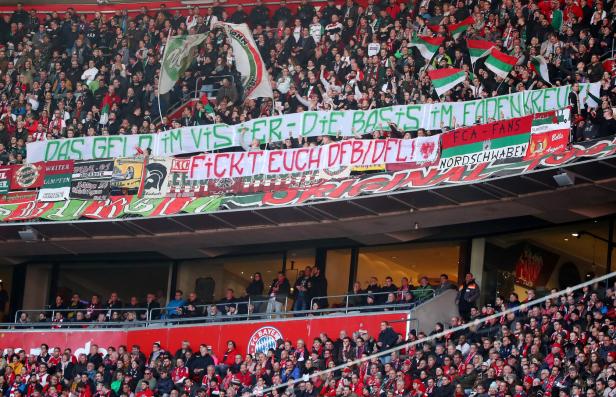Bundesliga - Bayern Munich v FC Augsburg Die Bayern gewinnen, der Klub muss Kritik einstecken