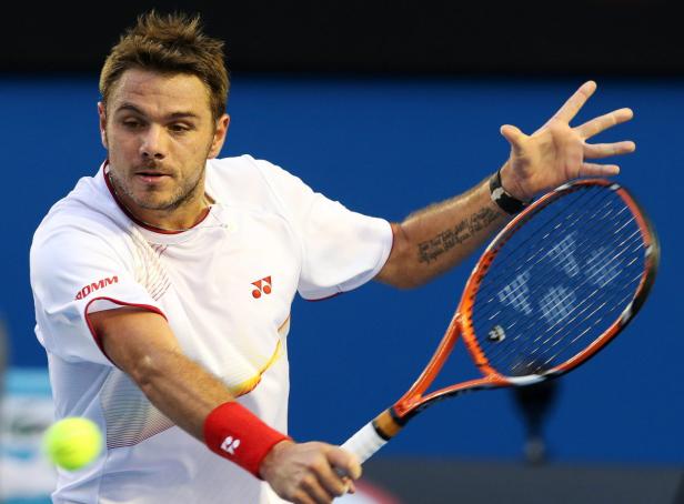 Stan Wawrinka beim Aufschlag während eines Tennisspiels.