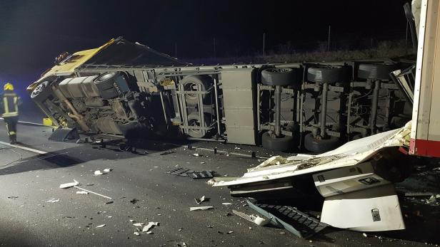 Unfall auf der A4: Vier Lkw beteiligt, Autobahn war zehn Stunden lang gesperrt