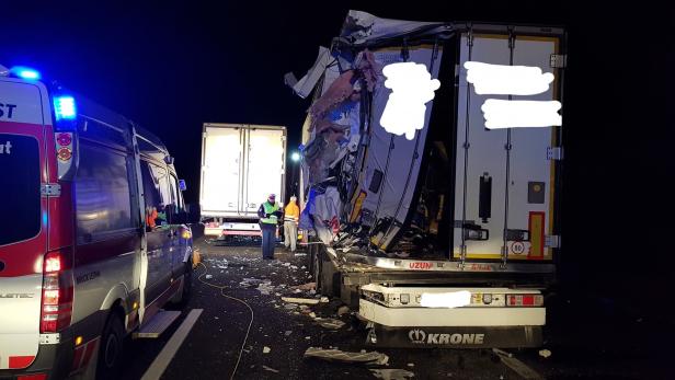 Unfall auf der A4: Vier Lkw beteiligt, Autobahn war zehn Stunden lang gesperrt